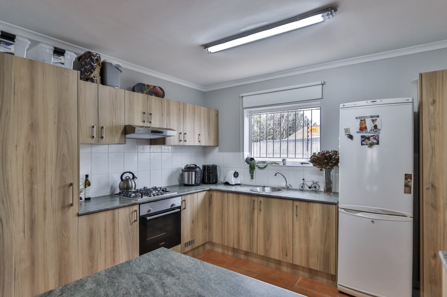 To Let 3 Bedroom Property for Rent in Somerset Ridge Western Cape